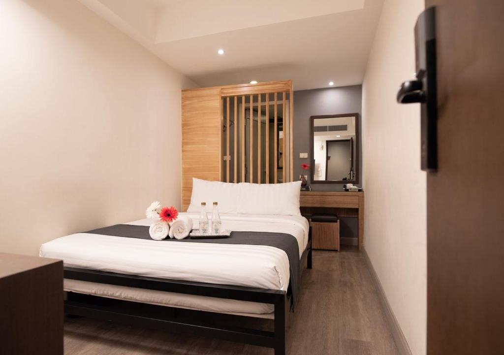 Classic Queen Room – No Window